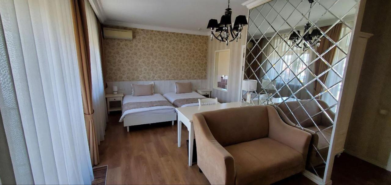 De Gaulle Boutique Hotel Charkov Exteriér fotografie