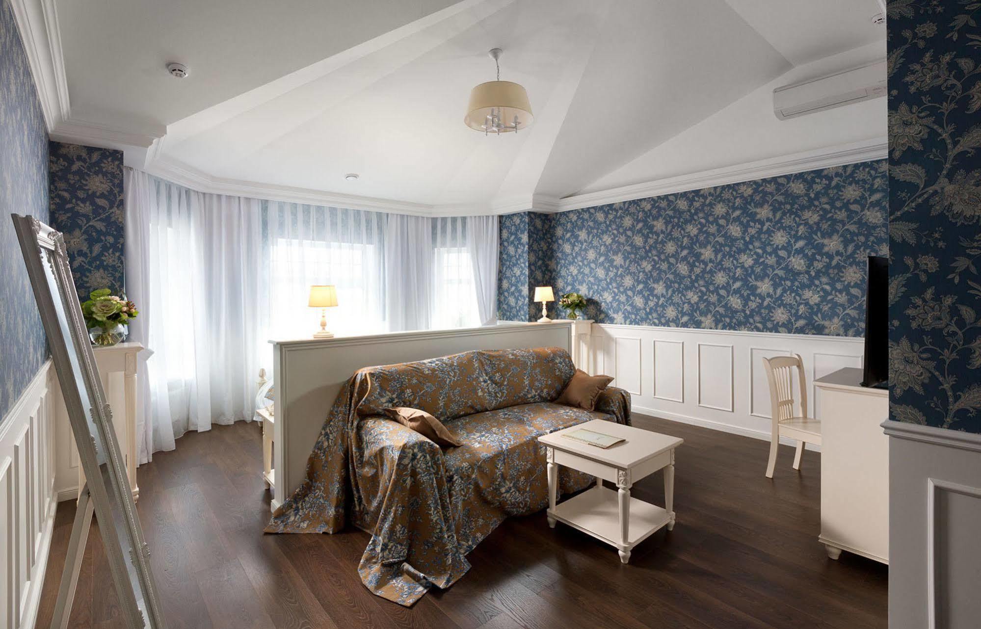De Gaulle Boutique Hotel Charkov Exteriér fotografie