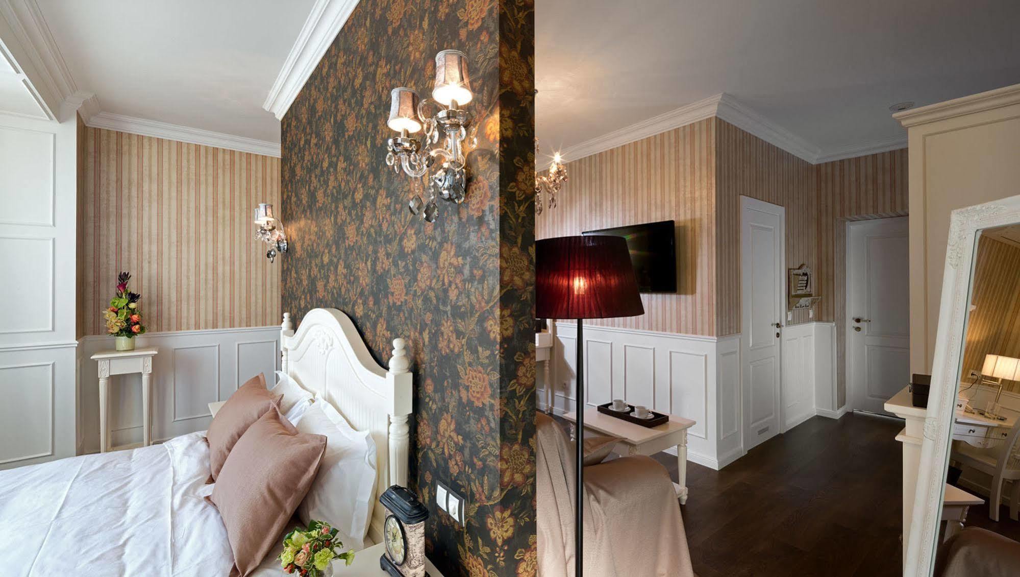 De Gaulle Boutique Hotel Charkov Exteriér fotografie